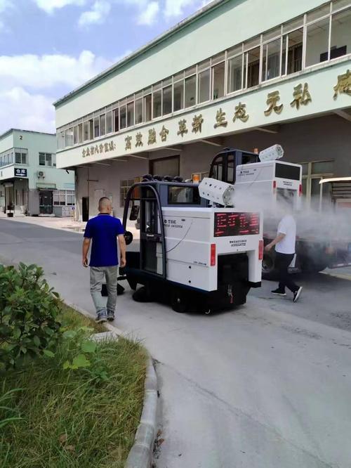 工廠保潔阿姨的“新同事” 電動(dòng)掃地車(chē)，到底是偷懶神器還是效率革命？